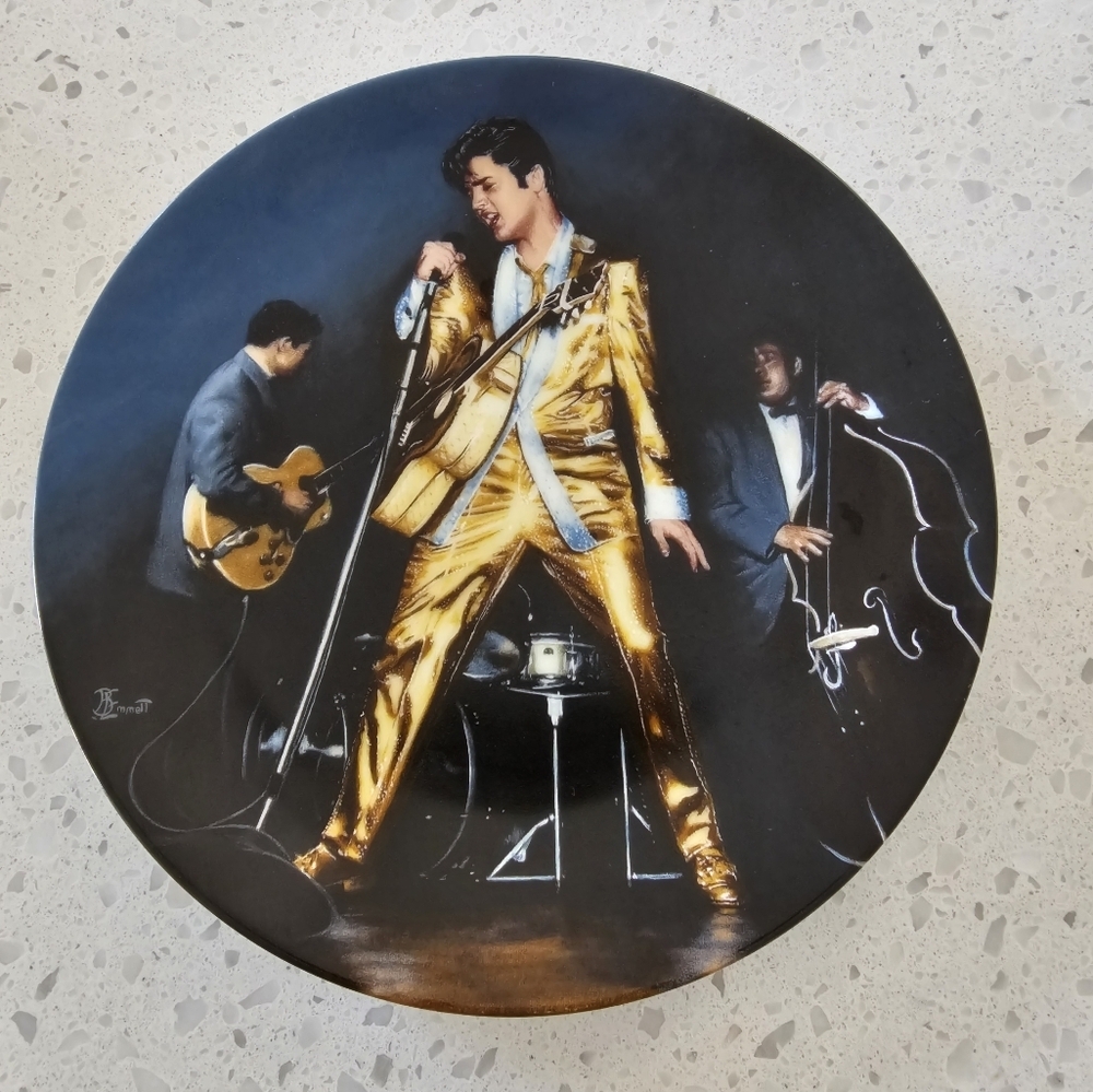 Elvis Limited Edition Elvis Presley: Looking at a Legend 1989 Plate